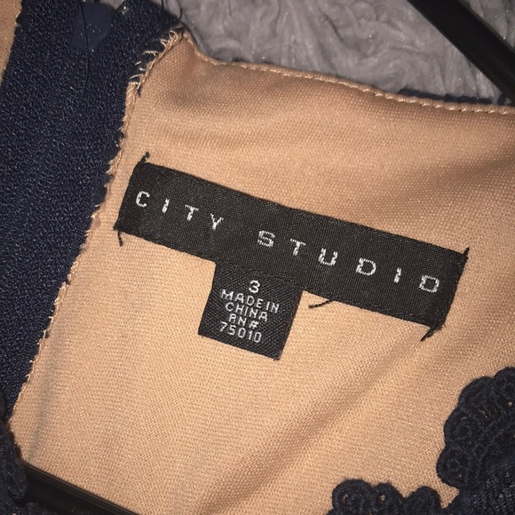 A dress - Picture 2 of 2